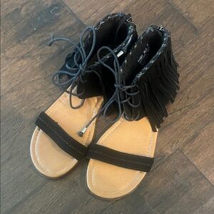 Minnetonka Black Suede Fringe Sandals 8 EUC